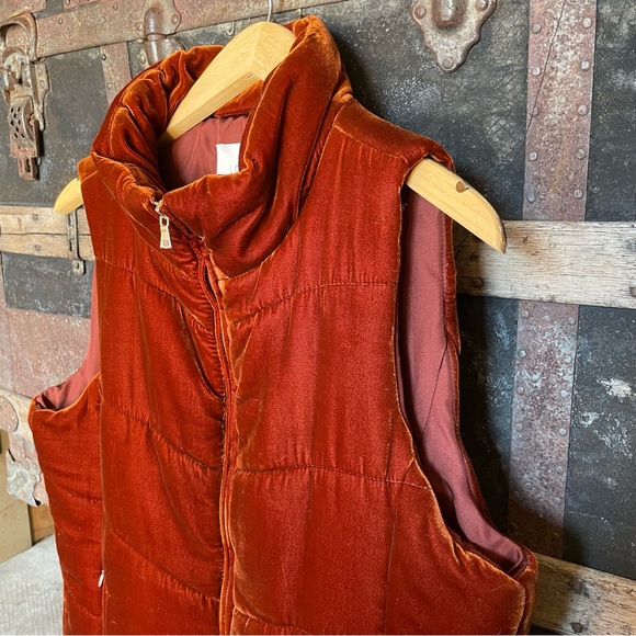 Velvet Quilt Vest - Size Petite M - Picture 8 of 12